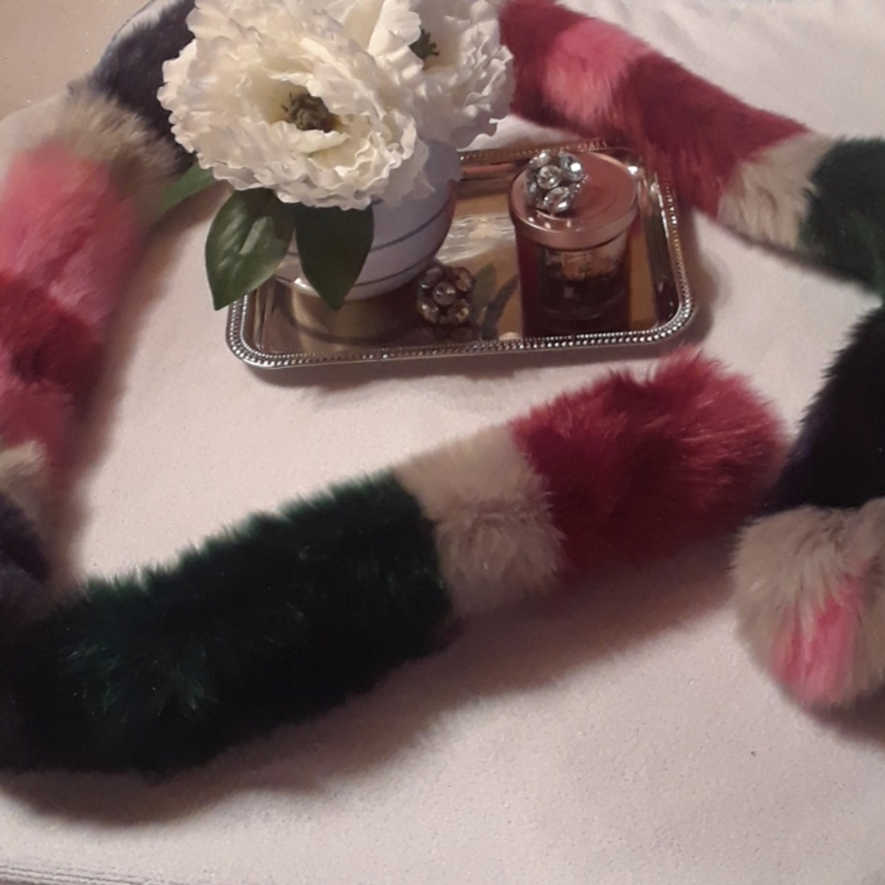 Furry gap scarf gap tagged ripped off